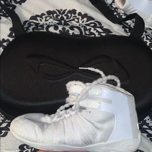 Nfinity Titian cheer shoes